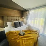 The Kestrel Lodge With Hot Tub