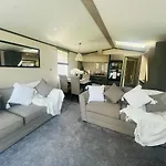 The Kestrel Lodge With Hot Tub
