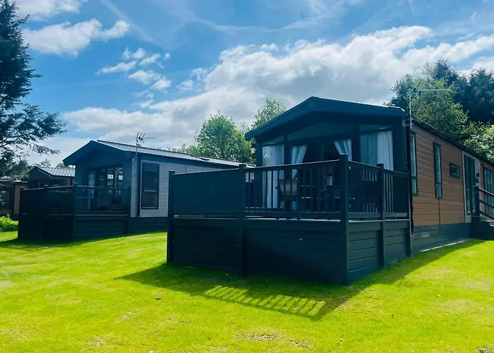 The Kestrel Lodge With Hot Tub