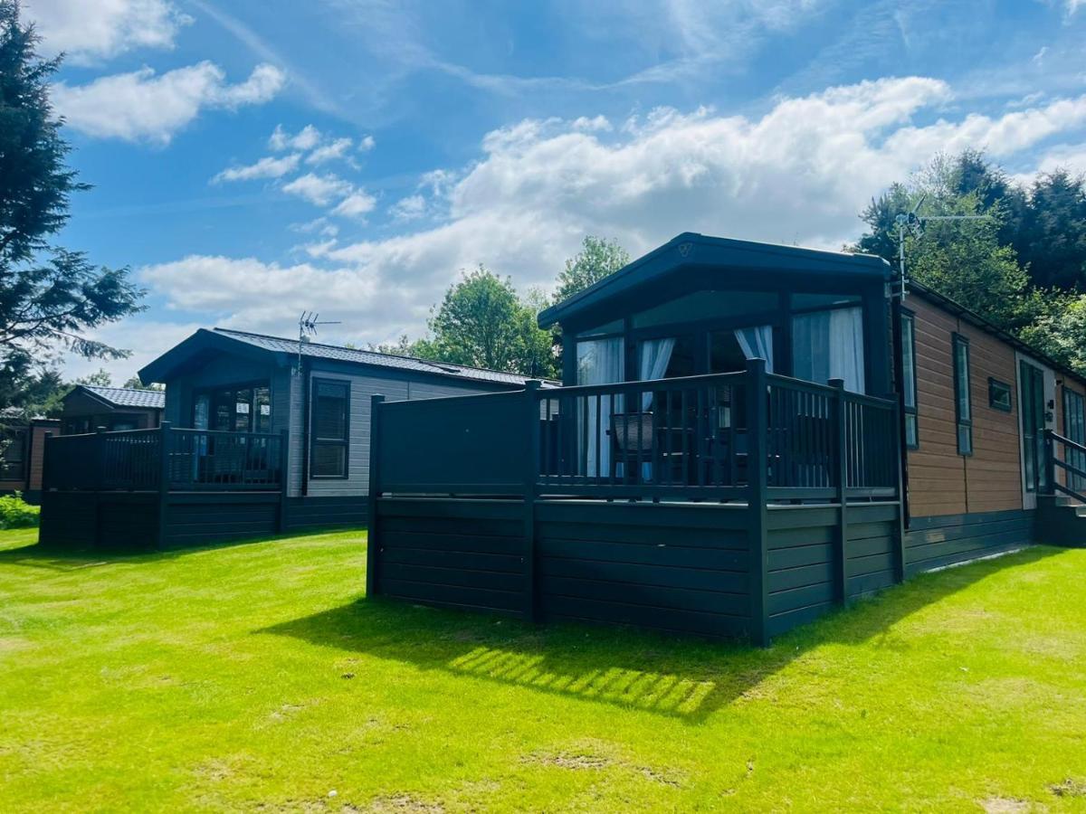 The Kestrel With Hot Tub Holiday home *