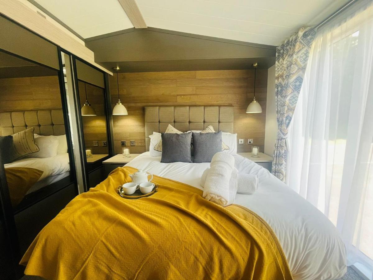 The Kestrel With Hot Tub Holiday home *