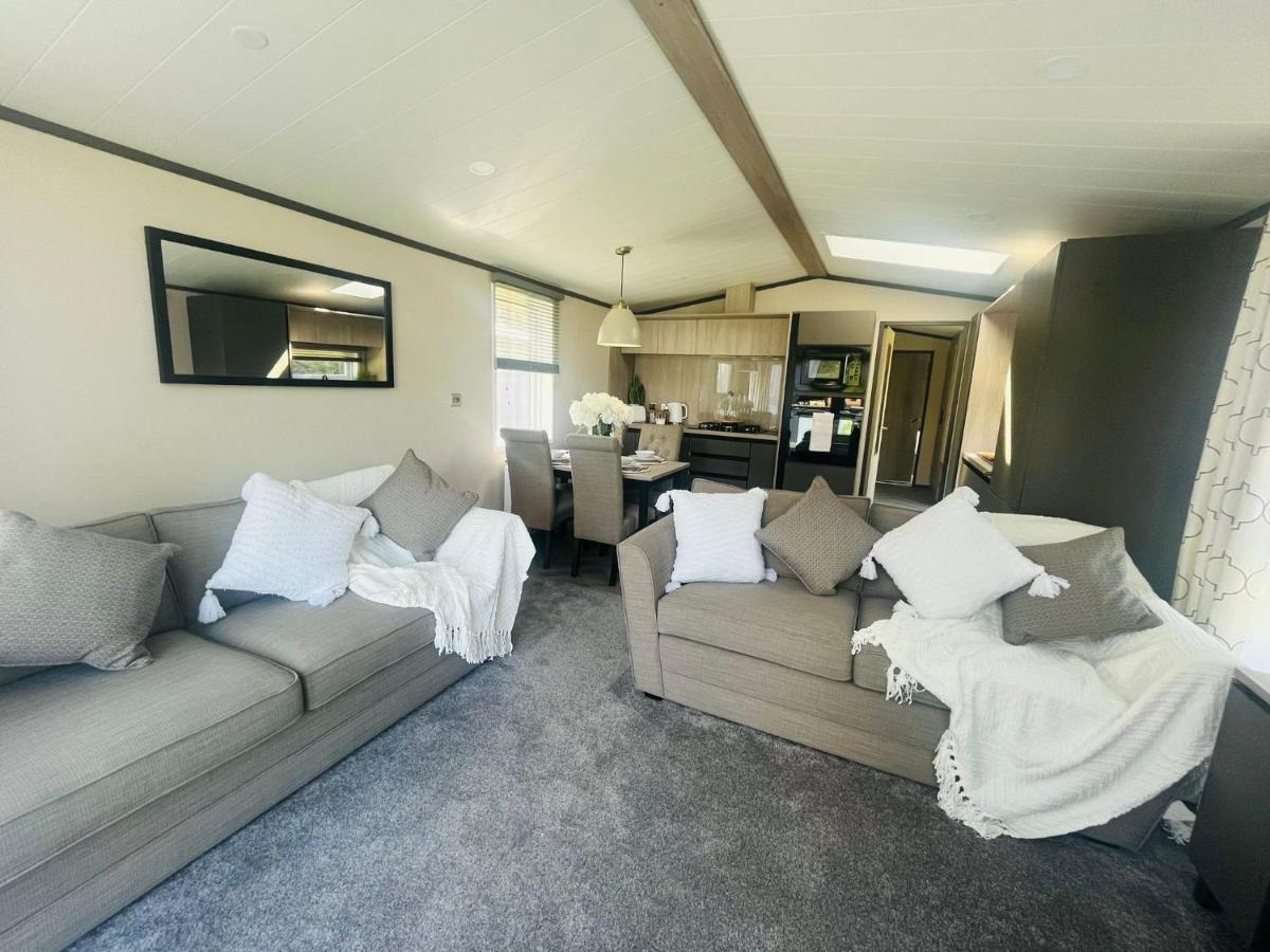 Holiday home The Kestrel With Hot Tub York