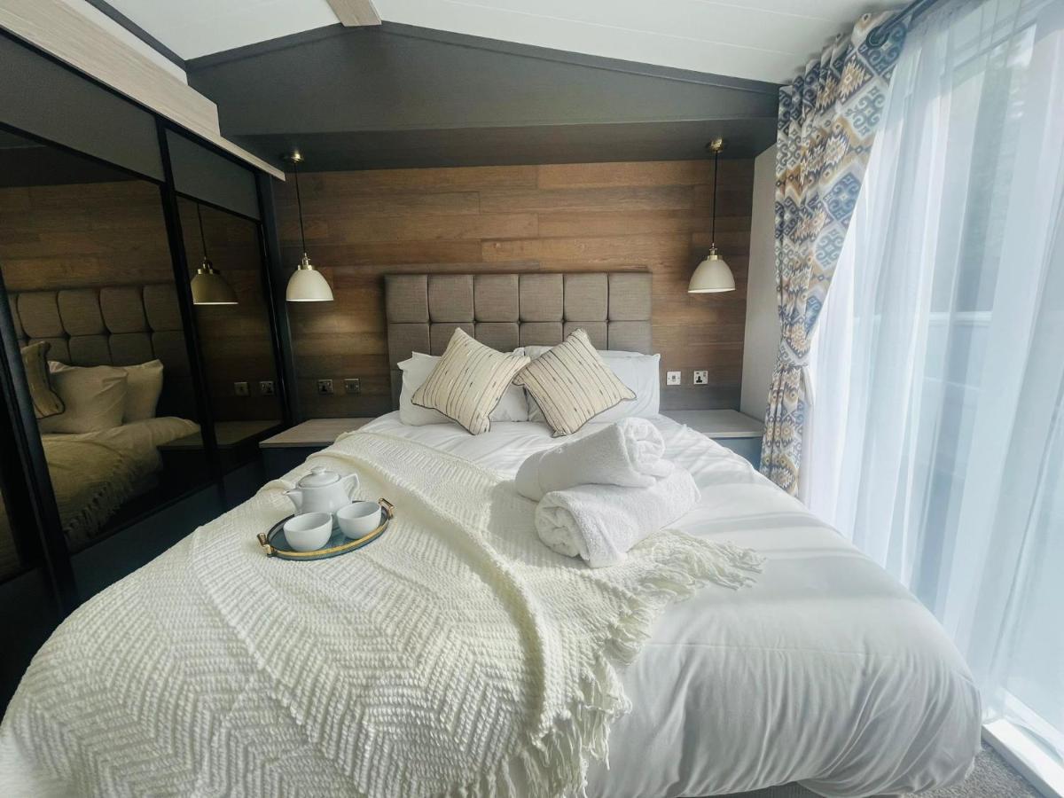 Holiday home The Kestrel With Hot Tub York